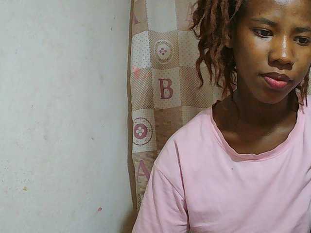 Sexy-Sarah live cam on BongaCams