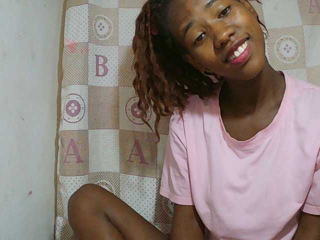 Sexy-Sarah live cam on BongaCams