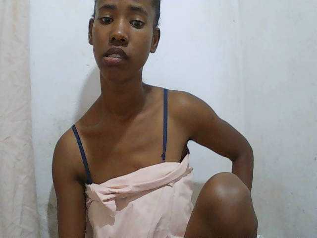 Sexy-Sarah live cam on BongaCams