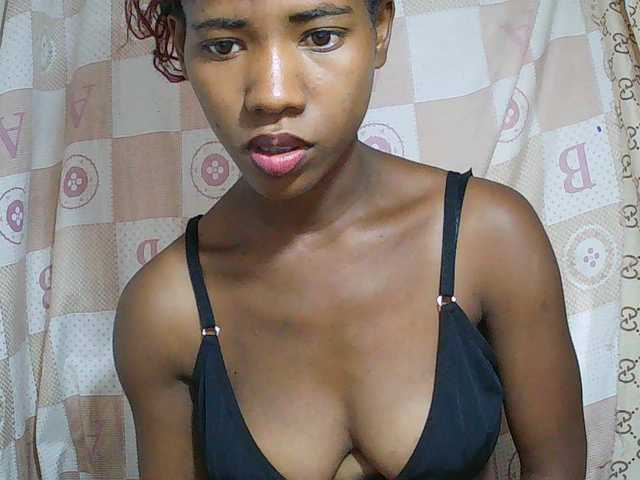 Sexy-Sarah live cam on BongaCams