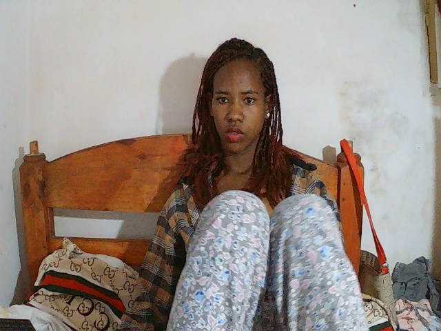 Sexy-Sarah live cam on BongaCams