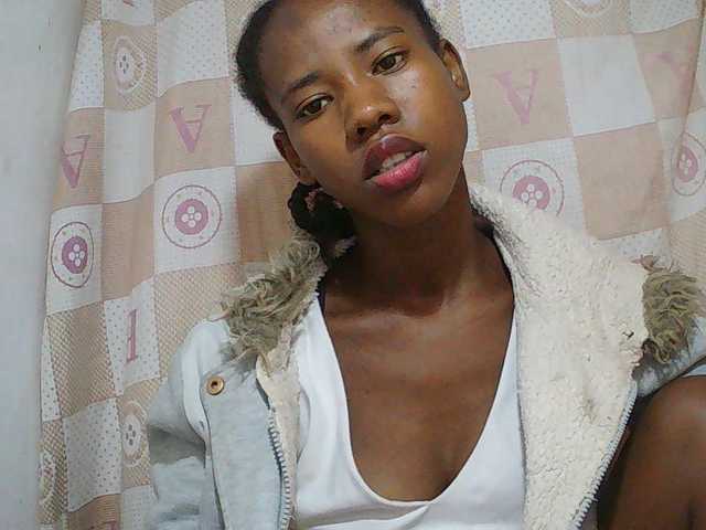 Sexy-Sarah live cam on BongaCams