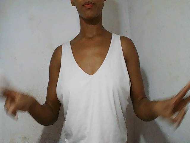 sexy-sarah's BongaCams show and profile