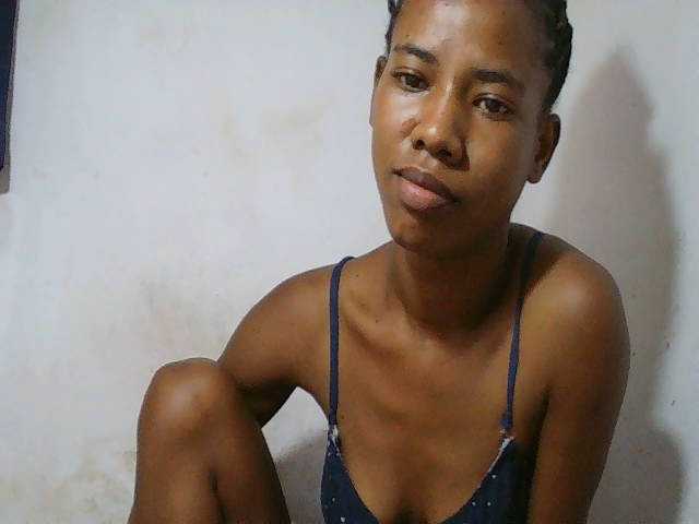 sexy-sarah's BongaCams show and profile