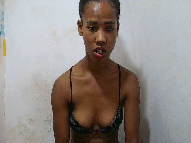 sexy-sarah's BongaCams show and profile