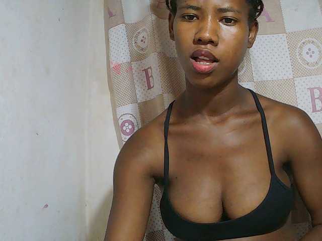 Sexy-Sarah live cam on BongaCams