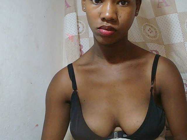 Sexy-Sarah live cam preview