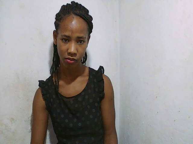 sexy-sarah's BongaCams show and profile