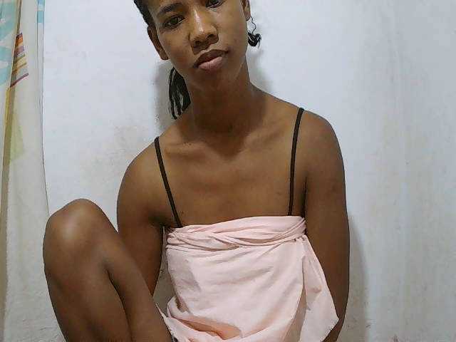 sexy-sarah's BongaCams show and profile