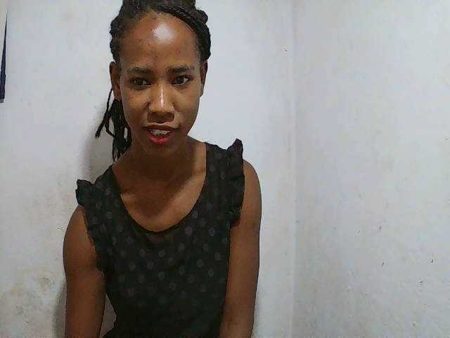 sexy-sarah's BongaCams show and profile