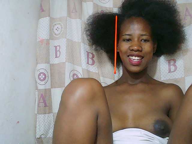 Sexy-Sarah live cam on BongaCams