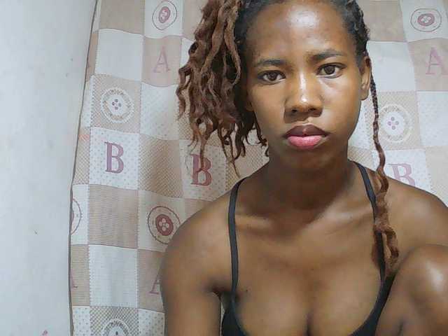Sexy-Sarah live cam preview