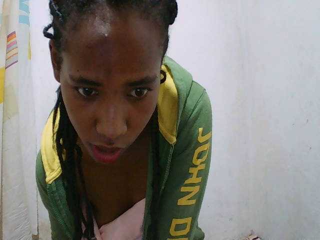 sexy-sarah's BongaCams show and profile