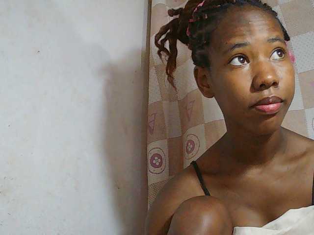 Sexy-Sarah live cam on BongaCams