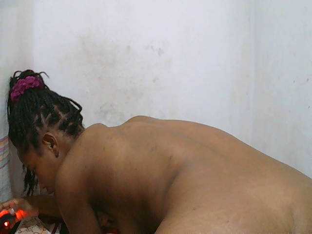 sexy-sarah's BongaCams show and profile