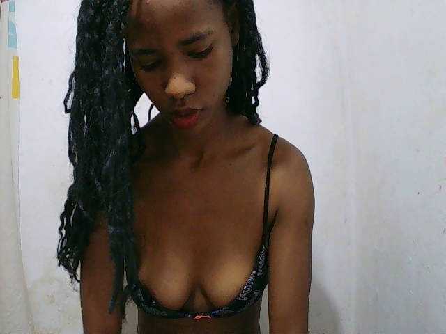 sexy-sarah's BongaCams show and profile