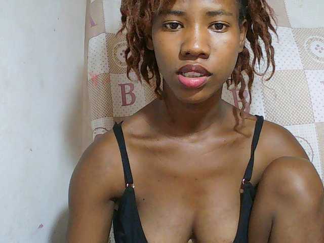 Sexy-Sarah live cam on BongaCams