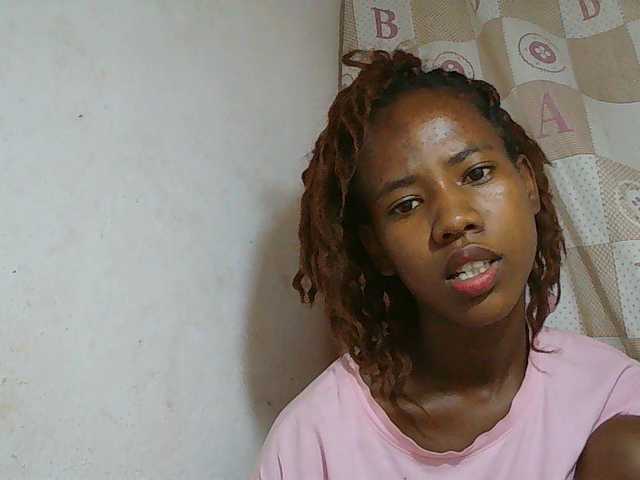 Sexy-Sarah live cam on BongaCams