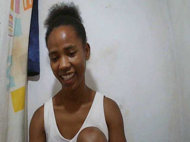 sexy-sarah's BongaCams show and profile