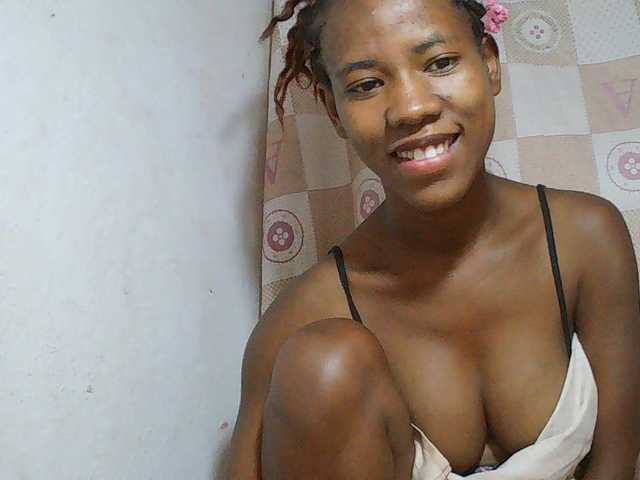 Sexy-Sarah live cam on BongaCams