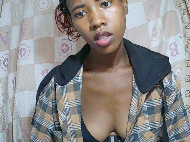 Sexy-Sarah live cam on BongaCams