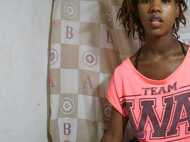Sexy-Sarah live cam on BongaCams