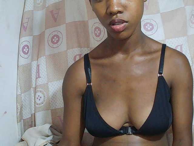 Sexy-Sarah live cam on BongaCams
