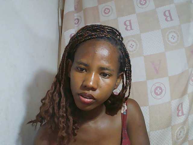Sexy-Sarah live cam preview