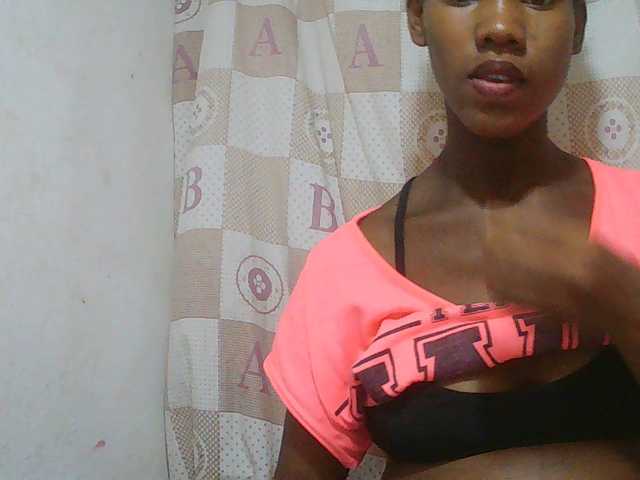 Sexy-Sarah live cam on BongaCams