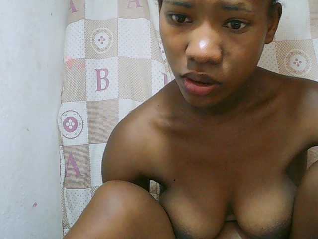 Sexy-Sarah live cam on BongaCams