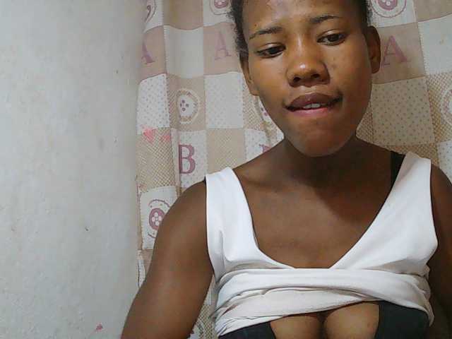 Sexy-Sarah live cam on BongaCams
