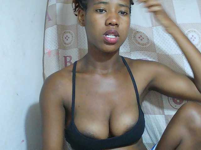 Sexy-Sarah live cam on BongaCams