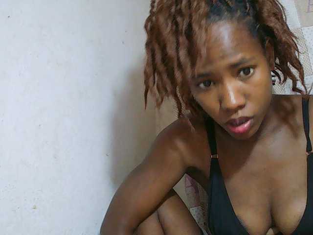 Sexy-Sarah live cam on BongaCams