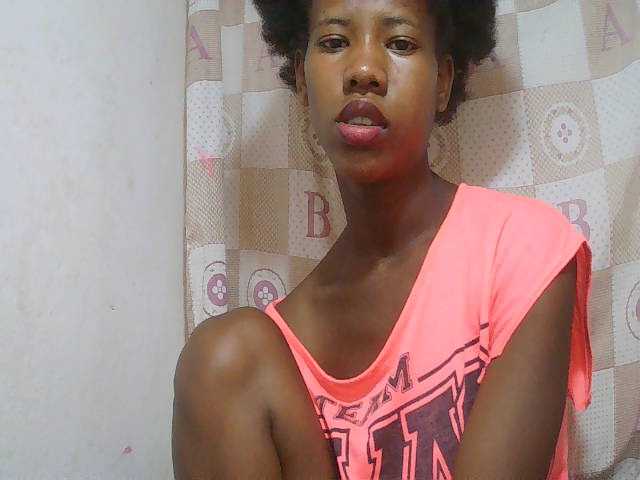 Sexy-Sarah live cam on BongaCams