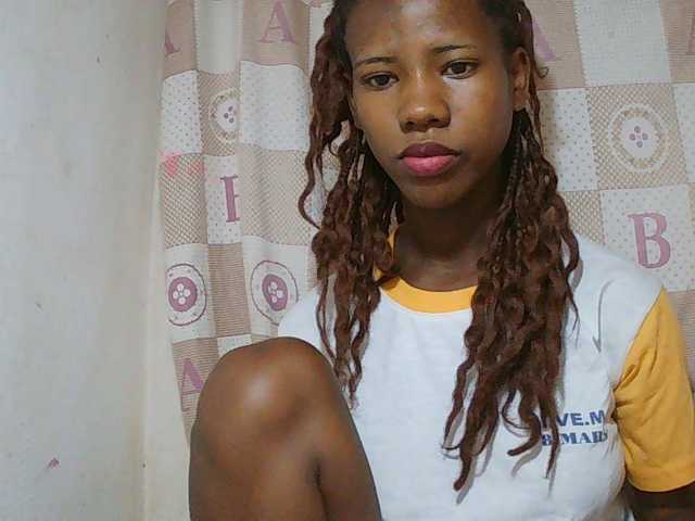 Sexy-Sarah live cam on BongaCams