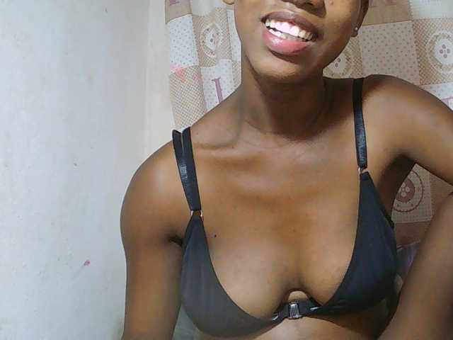 Sexy-Sarah live cam on BongaCams