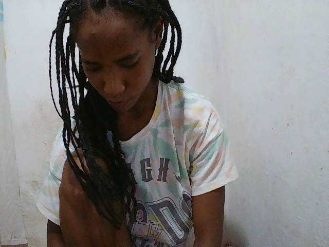 sexy-sarah's BongaCams show and profile