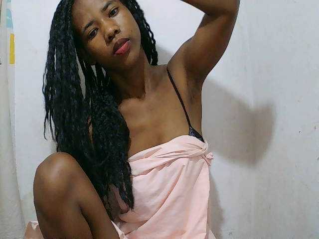 sexy-sarah's BongaCams show and profile