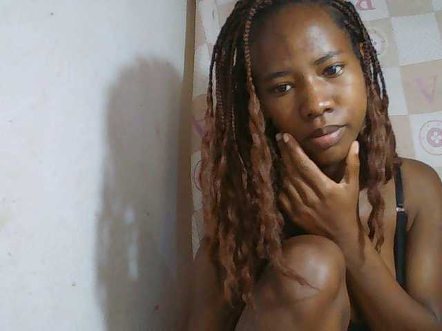 Sexy-Sarah live cam on BongaCams