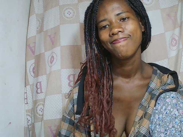 Sexy-Sarah live cam on BongaCams