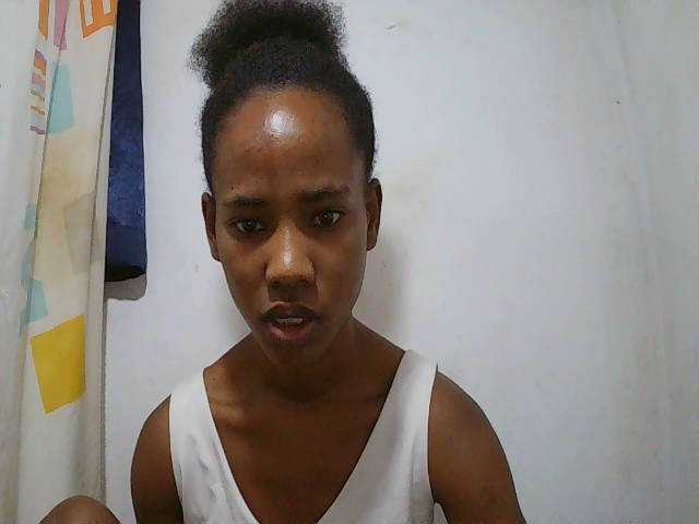 sexy-sarah's BongaCams show and profile