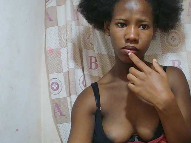 Sexy-Sarah live cam on BongaCams