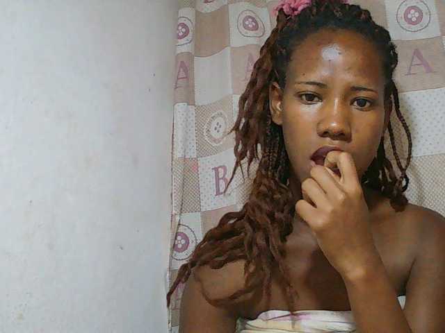 Sexy-Sarah live cam on BongaCams