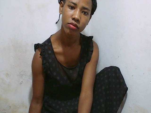 sexy-sarah's BongaCams show and profile