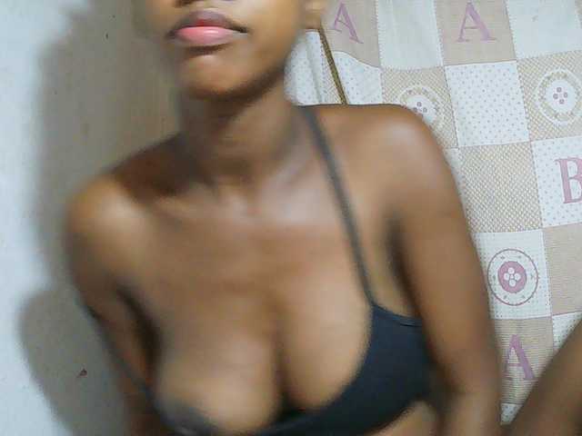 Sexy-Sarah live cam on BongaCams