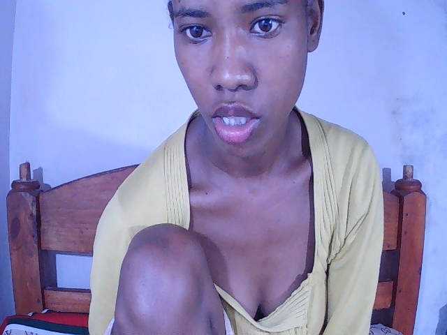 Sexy-Sarah live cam on BongaCams