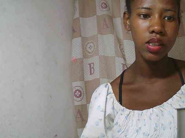 Sexy-Sarah — live female cam on BongaCams
