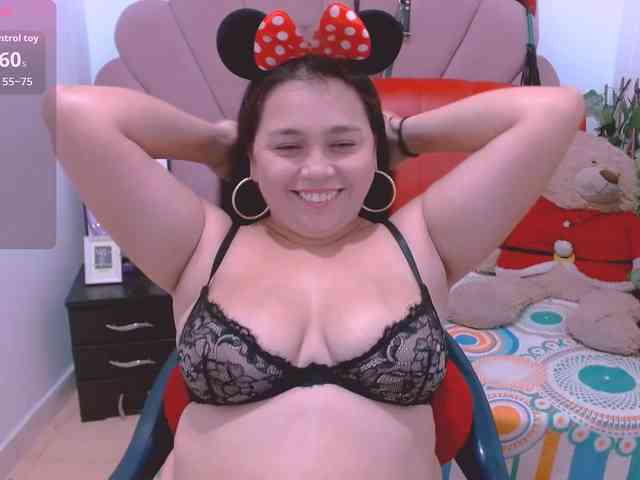 naylahot18 webcam