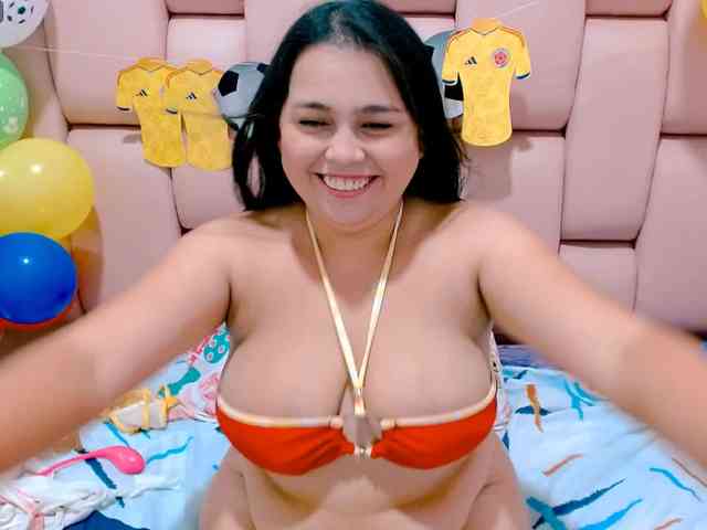 naylahot18 webcam