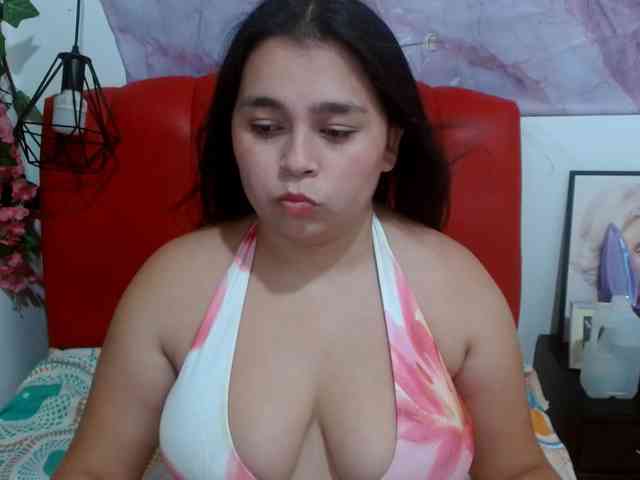 naylahot18